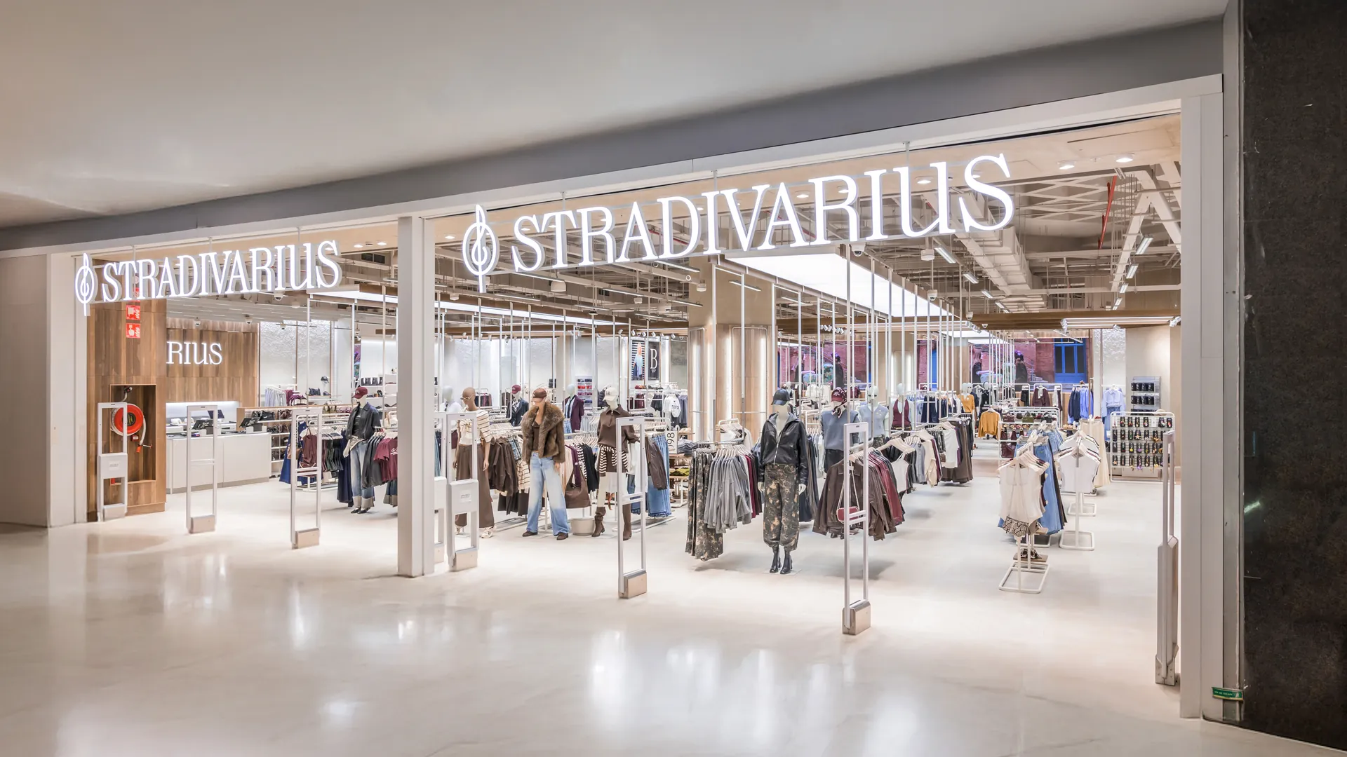 Stradivarius debuts in Venezuela with a 1,000 m² megastore at Sambil Caracas
