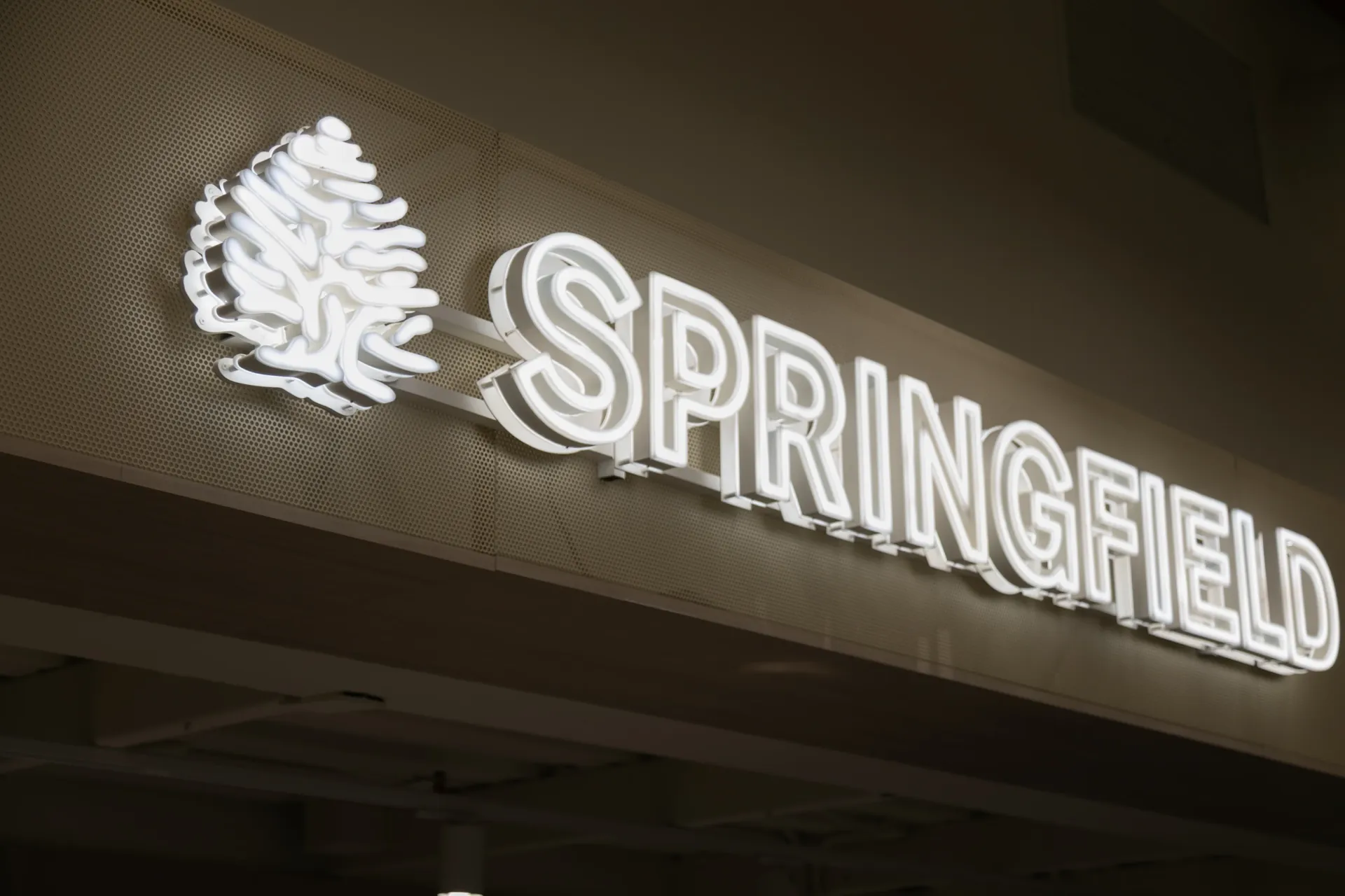 Springfield reopens its flagship Sambil Chacao store with a fresh urban concept